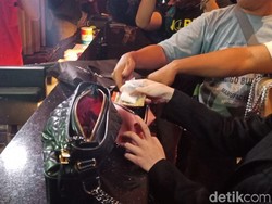 Mami Cungko dan 5 Waiters Sense Karaoke Jadi Tersangka