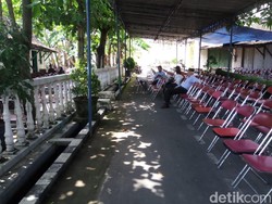 Nyentrik, Danarto Pulang ke Sragen Selalu Sewa Angkot