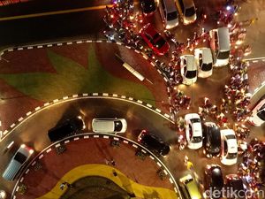 Macet Hari Ini, Dosa Pembangunan Masa Lalu?