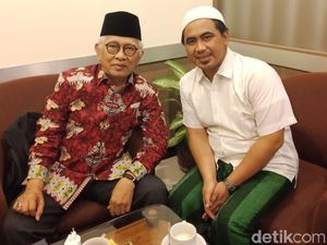 Cerita Gus Mus Soal Proses Penciptaan Puisinya yang Dipersoalkan Cerita Gus Mus Soal Proses Penciptaan Puisinya yang Dipersoalkan