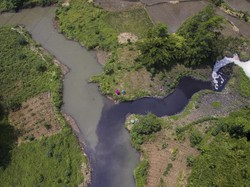 Satgas Citarum Tutup Lubang Pembuangan Limbah Pabrik di Banjaran