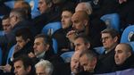 Guardiola di Tribun: Bertopang Dagu, Urut Kening, Tertegun
