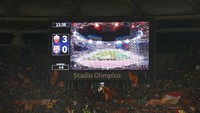 Pada leg 2, Roma bangkit di kandangnya sendiri. Kemenangan 3-0 diraih Roma atas Barca, untuk melaju ke babak berikutnya lewat keunggulan bikin gol di kandang lawan dalam agregat 4-4. Foto: Paolo Bruno/Getty Images