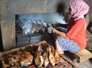 Kampung Ikan Asap Sidoarjo, Ikon Kuliner Pesisir Legendaris Kampung Ikan Asap Sidoarjo, Ikon Kuliner Pesisir Legendaris