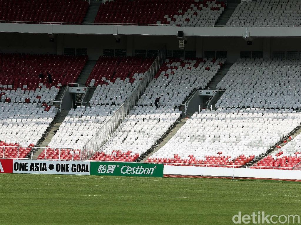 Usai Laga Persija Vs Home United, Rumput GBK Langsung Digulung Usai Laga Persija Vs Home United, Rumput GBK Langsung Digulung