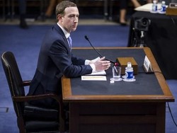 Tempat Duduk Bos Facebook di Senat AS Jadi Bahan Ejekan Netizen