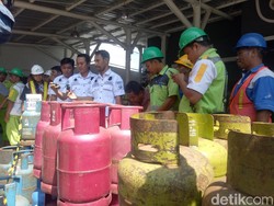Ingin Untung Besar, 3 Orang Oplos Tabung Gas 12 Kg di Makassar