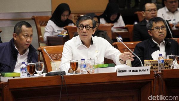 Yasonna Laoly Rapat dengan Komisi III DPR