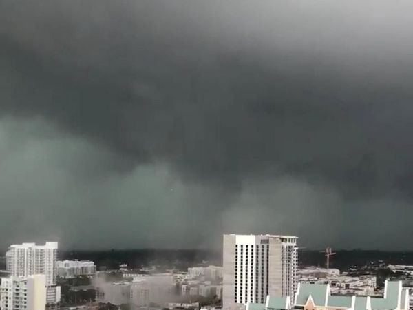 Penampakan Tornado di Pelabuhan Everglades Florida