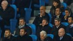 Guardiola di Tribun: Bertopang Dagu, Urut Kening, Tertegun
