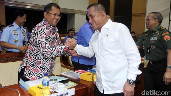 Menhan dan Menkominfo Raker dengan Komisi I DPR