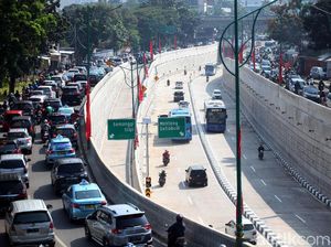 Jam Pulang Kerja, Jalur Underpass Arah Mampang Padat Jam Pulang Kerja, Jalur Underpass Arah Mampang Padat