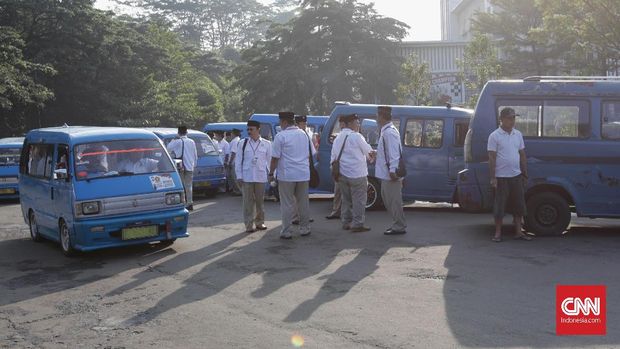 Sejumlah angkot itu disewa buat moda transportasi kader Gerindra.