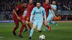 Foto: Lionel Messi Tak Berdaya di Kandang Serigala Roma