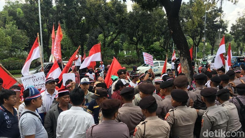 Sopir Bus AKAP Demo, Minta Terminal Pulogadung Aktif Lagi