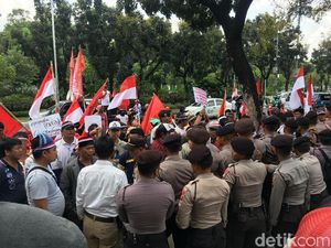 Sopir Bus AKAP Demo, Minta Terminal Pulogadung Aktif Lagi Sopir Bus AKAP Demo, Minta Terminal Pulogadung Aktif Lagi