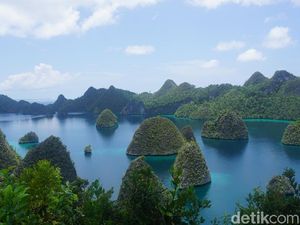 Video: Asyiknya dTraveler Berpetualang ke Surga Timur Indonesia Video: Asyiknya dTraveler Berpetualang ke Surga Timur Indonesia