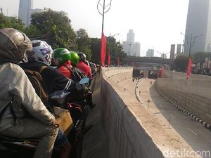 Mampang-Kuningan Lancar Lewat Underpass, Arah ke Semanggi Padat Mampang-Kuningan Lancar Lewat Underpass, Arah ke Semanggi Padat