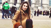 Larissa Peereira adalah istri dari striker Liverpool Roberto Firmino. Larissa memang kerap berpakaian seksi. (larissa_peereira/Instagram)