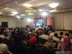 Suami Jadi Tersangka Suap, Istri Abubakar Tetap Ikuti Debat Pilbup