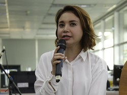 Sujud Syukur Rossa untuk Penghargaan Tertinggi dalam Kariernya