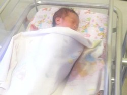 Kisah Pilu Bayi Berlumur Lumpur Dibuang di Pintu Air Jakarta