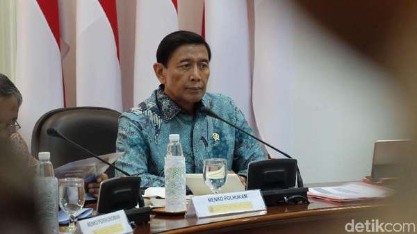 Wiranto: Definisi Terorisme di RUU Sudah Diluruskan ke TNI-Polri Wiranto: Definisi Terorisme di RUU Sudah Diluruskan ke TNI-Polri