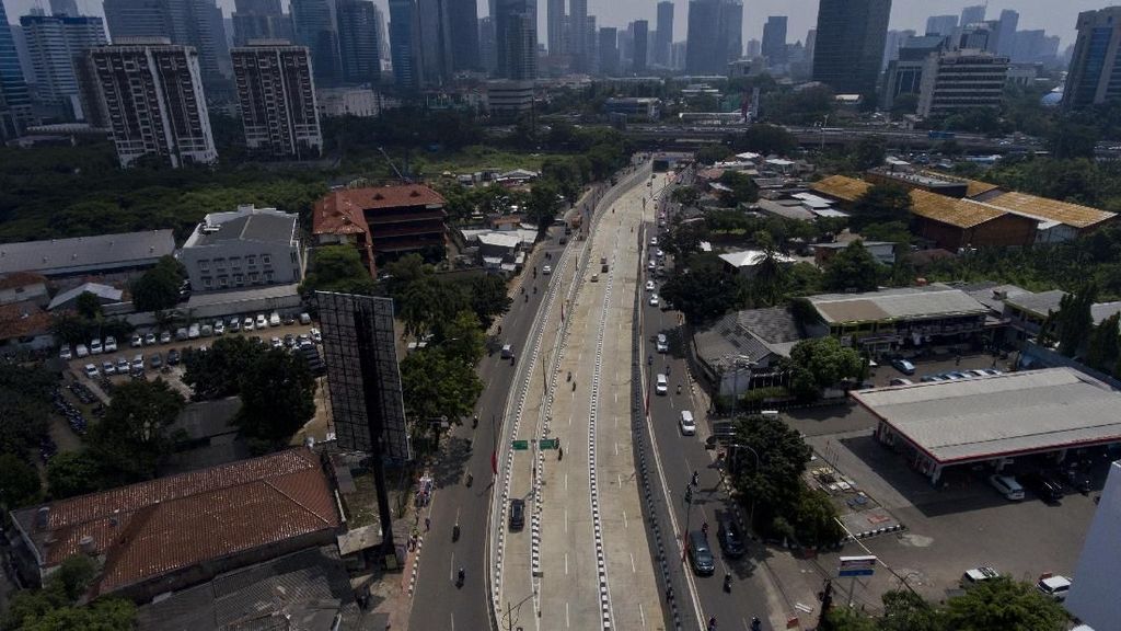Penampakan Lancarnya Underpass Mampang dari Ketinggian Penampakan Lancarnya Underpass Mampang dari Ketinggian