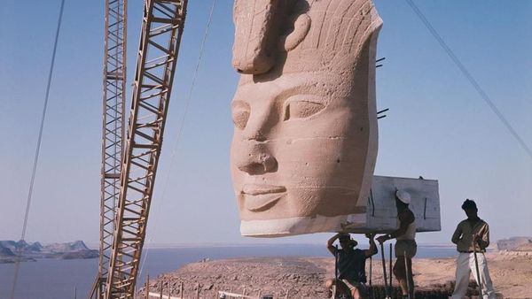 Foto: Saat Mesir Memindahkan Kuil Kunonya