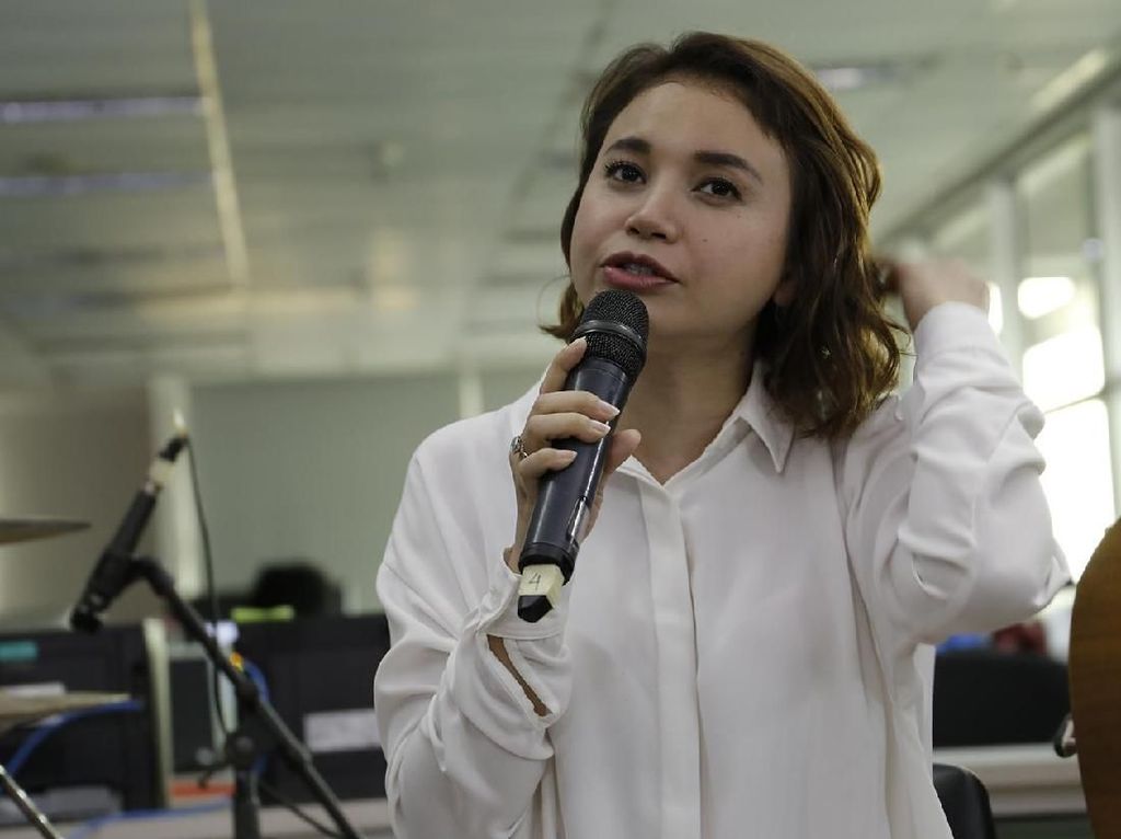 Kru Rossa Kena Serangan Jantung, Kenali 5 Gejala yang Kerap Terabaikan Kru Rossa Kena Serangan Jantung, Kenali 5 Gejala yang Kerap Terabaikan