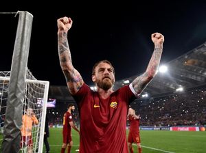 Penebusan De Rossi dan Manolas Penebusan De Rossi dan Manolas
