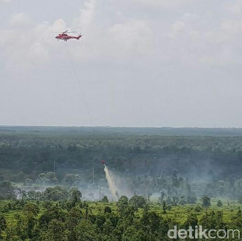 5 Heli Bom Air Diturunkan untuk Padamkan Karhutla di Sumsel