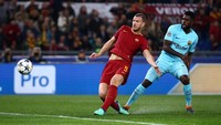 Edin Dzeko mengawali comeback gemilang AS Roma usai menjebol jala Barcelona di menit keenam. (Tony Gentile/Reuters)