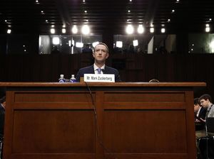 Mark Zuckerberg yang Makin Sendiri