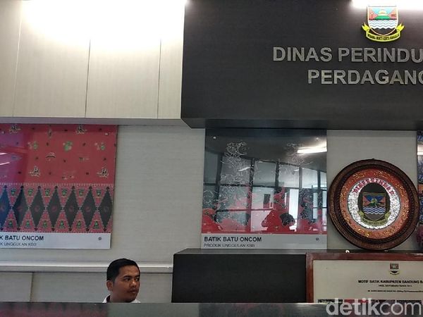 Foto: KPK Segel Kantor Disperindag Kabupaten Bandung Barat