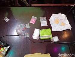 Gerebek Sense Karaoke, BNN Temukan Pil dan Serbuk Putih