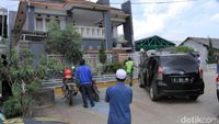 Foto: Melihat Lagi Rumah Mewah Bos Miras Oplosan Maut