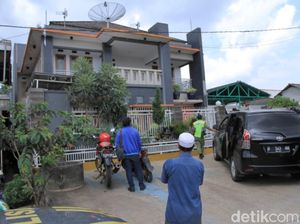 Foto: Melihat Lagi Rumah Mewah Bos Miras Oplosan Maut