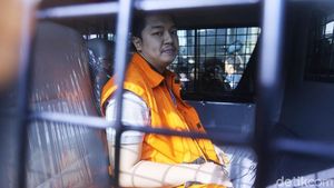 Wali Kota Nonaktif Kendari Usai Jalani Pemeriksaan