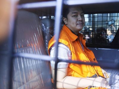 Wali Kota Nonaktif Kendari Usai Jalani Pemeriksaan