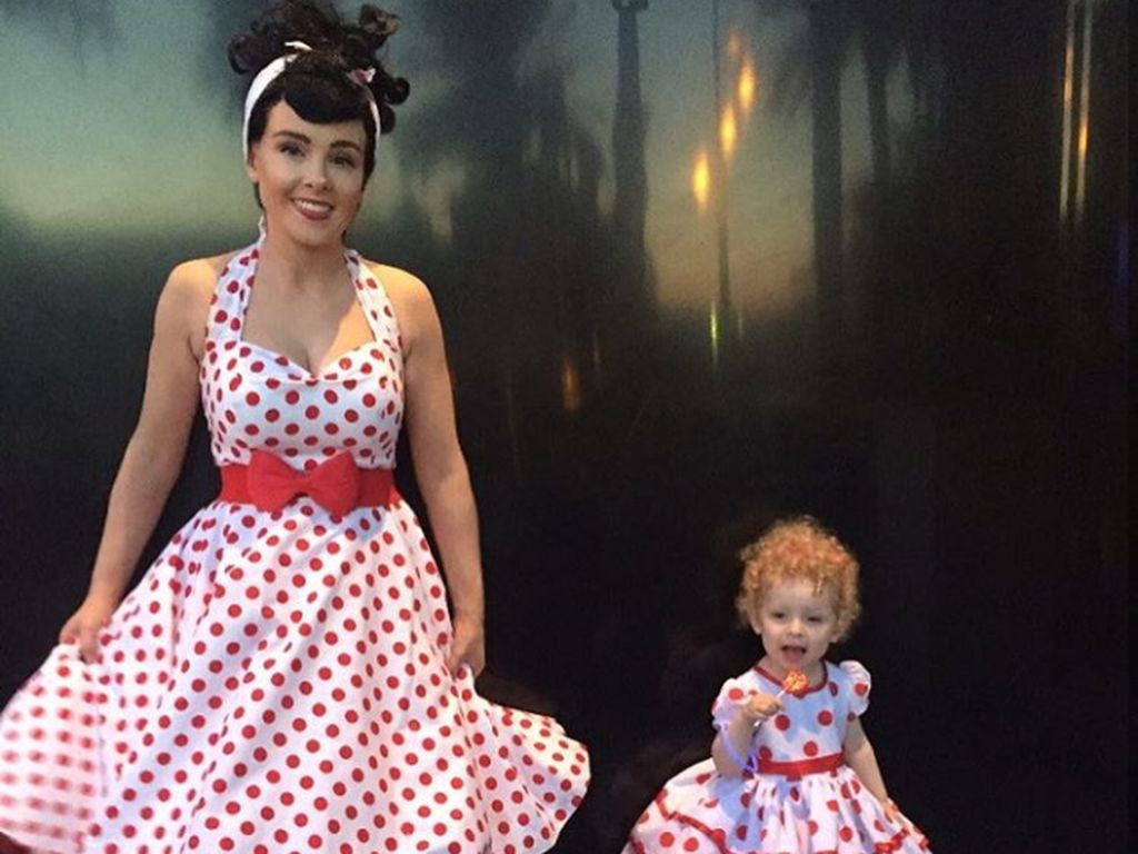 Seru-seruan Sama si Kecil dengan Pakai Baju Kembar, Lucu Juga Seru-seruan Sama si Kecil dengan Pakai Baju Kembar, Lucu Juga