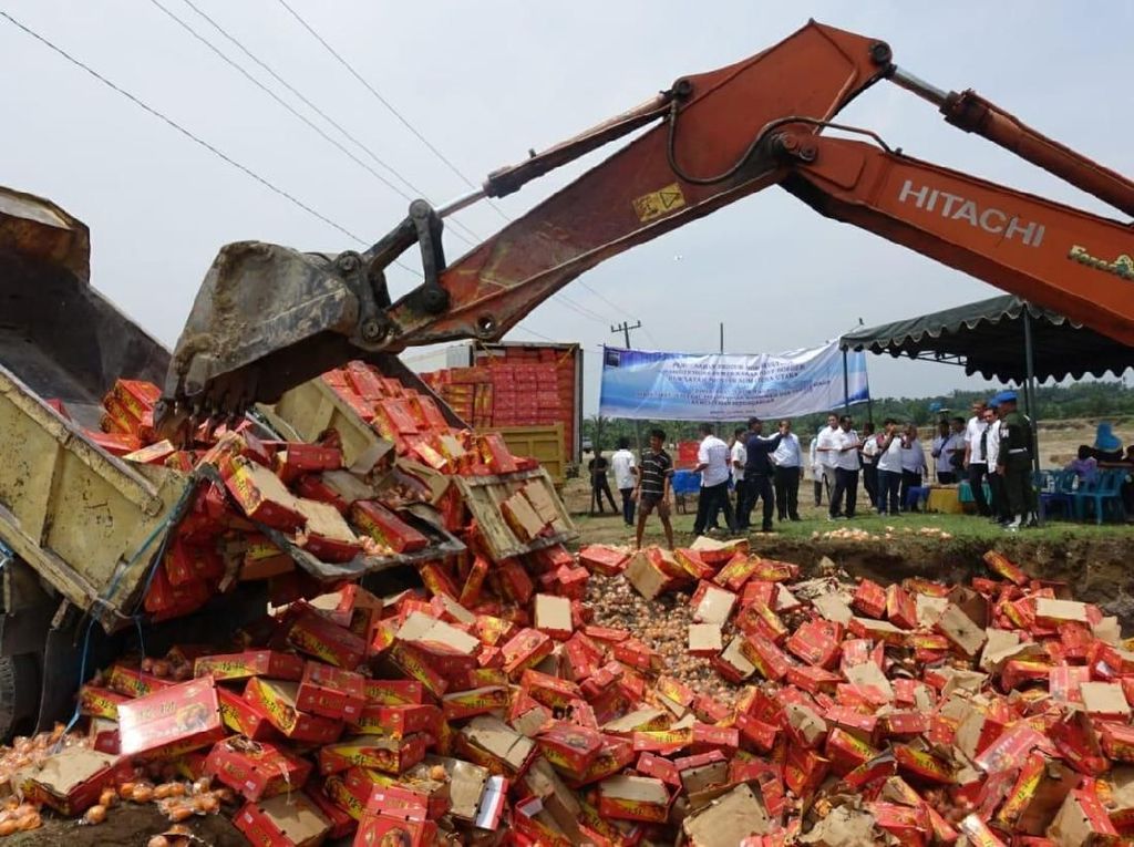 Kemendag Musnahkan Ribuan Jeruk dan Apel Ilegal dari China Kemendag Musnahkan Ribuan Jeruk dan Apel Ilegal dari China