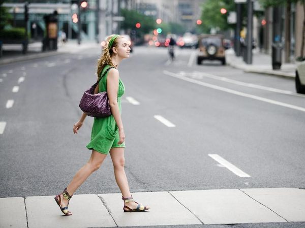 Menebak Kepribadian Seseorang dari Gaya Berjalannya