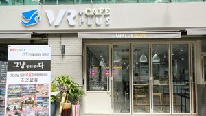 Asyik! Di Kafe Ini Bisa Main Game VR Sambil Ngopi dan Makan Dessert