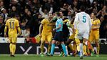 Murka Buffon pada Michael Oliver