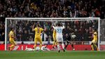 Murka Buffon pada Michael Oliver
