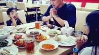Ganteng dan Sayang Keluarga, Marcelino Lefrandt Sering Pamerkan Momen Makan Bareng