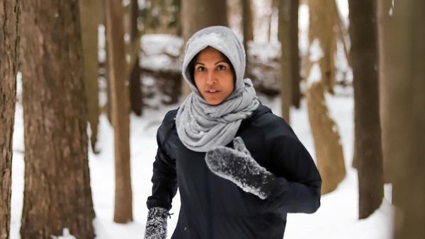 Potret Zehra Alibhai, Model Kebugaran Berhijab Cantik Asal Kanada