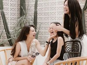 Be Happy! Senyum Putri Sarita saat Liburan Bersama Be Happy! Senyum Putri Sarita saat Liburan Bersama