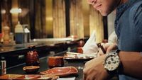 Romantisnya Ammar Zoni Saat Makan Kue dan Ngopi Bareng Kekasih